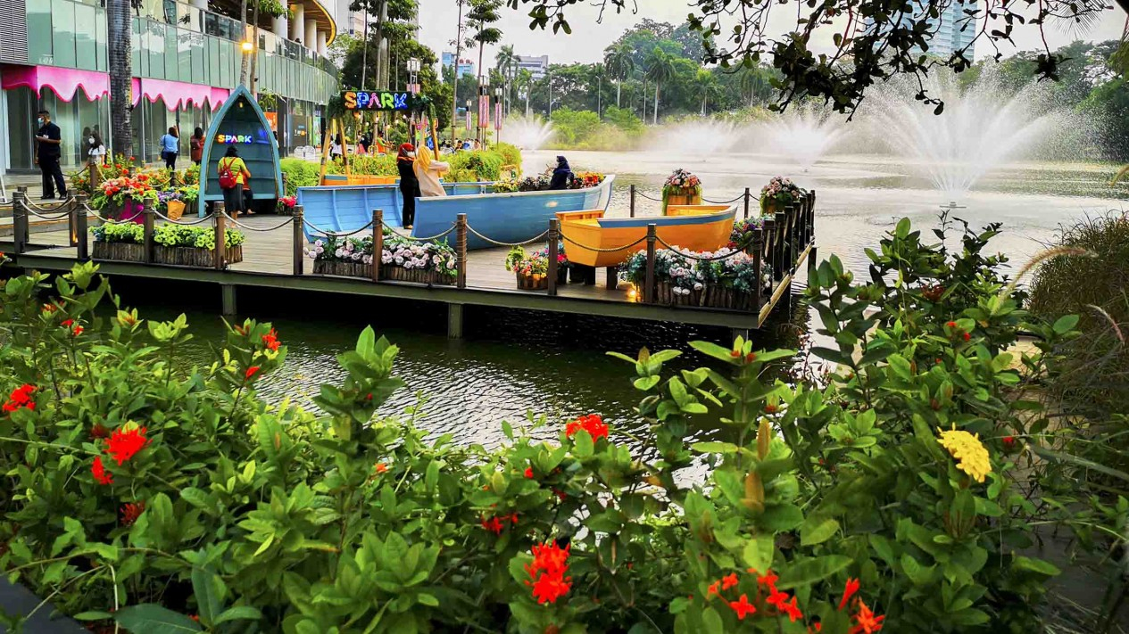 Ngabuburit di Taman Senayan Park yang Instagramable