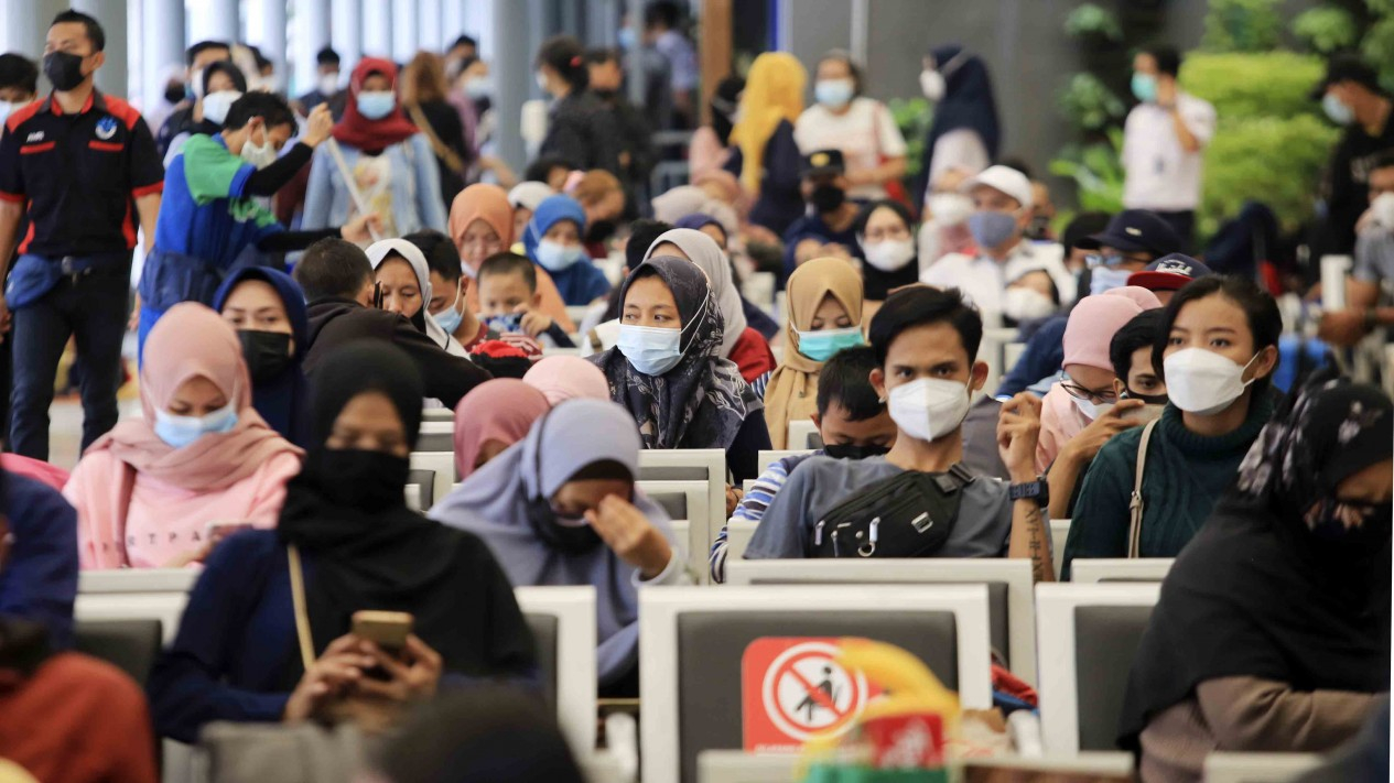 Pemudik di Stasiun Senen Melonjak