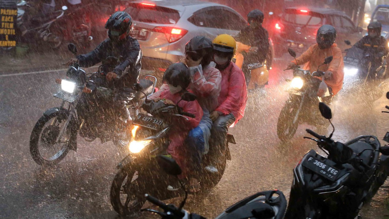Hujan Datang, Pengendara Dihimbau Selalu Hati-hati