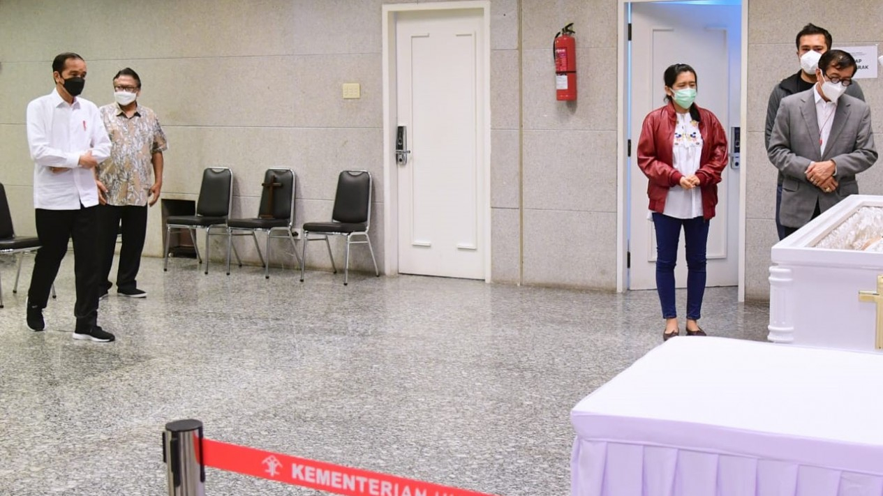 Presiden Jokowi Melayat Mendiang Istri Menkumham
