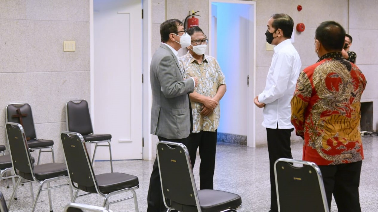 Presiden Jokowi Melayat Mendiang Istri Menkumham