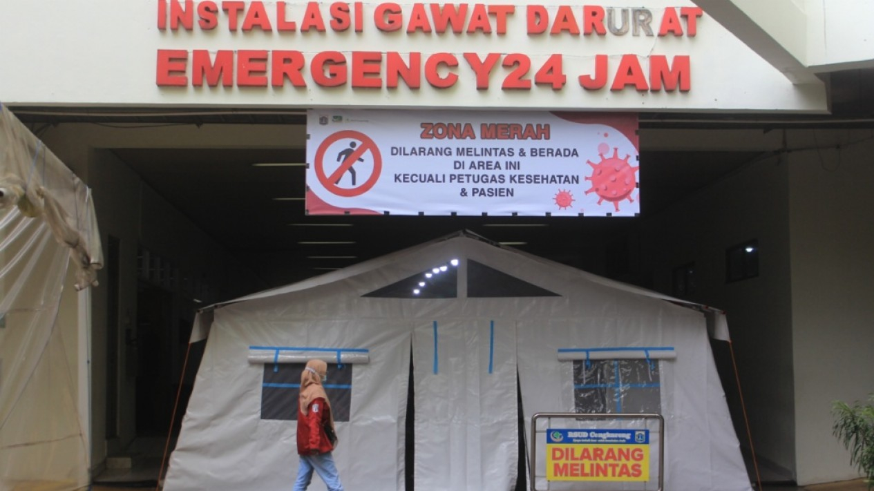 Membeludaknya Pasien COVID-19 di RSUD Cengkareng