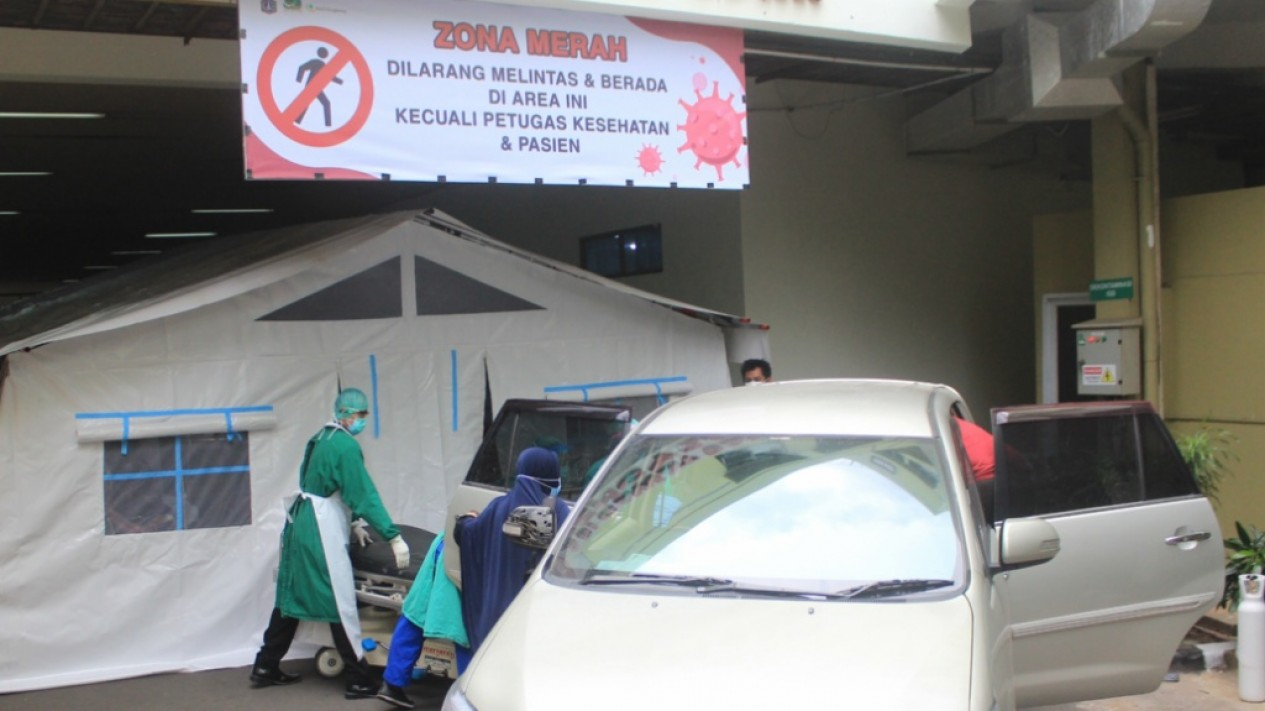 Membeludaknya Pasien COVID-19 di RSUD Cengkareng