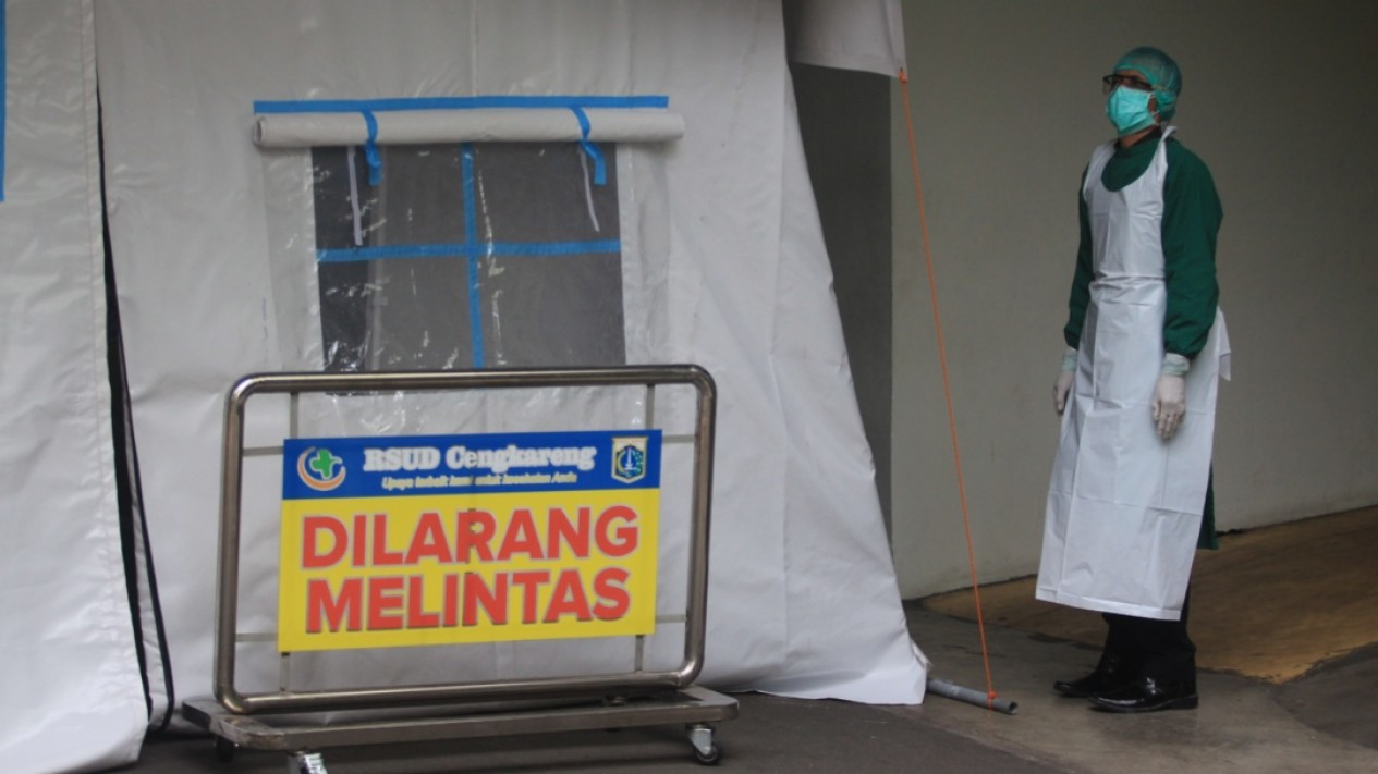 Membeludaknya Pasien COVID-19 di RSUD Cengkareng