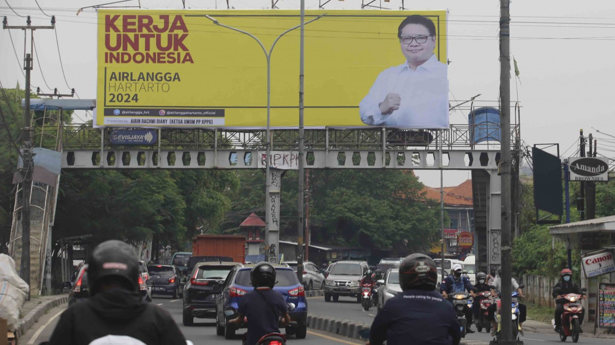 Baliho Ketum Partai Bertaburan saat Pandemi Covid-19
