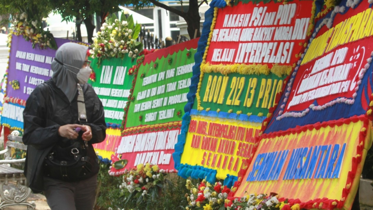 Karangan Bunga Interpelasi Anies Baswedan