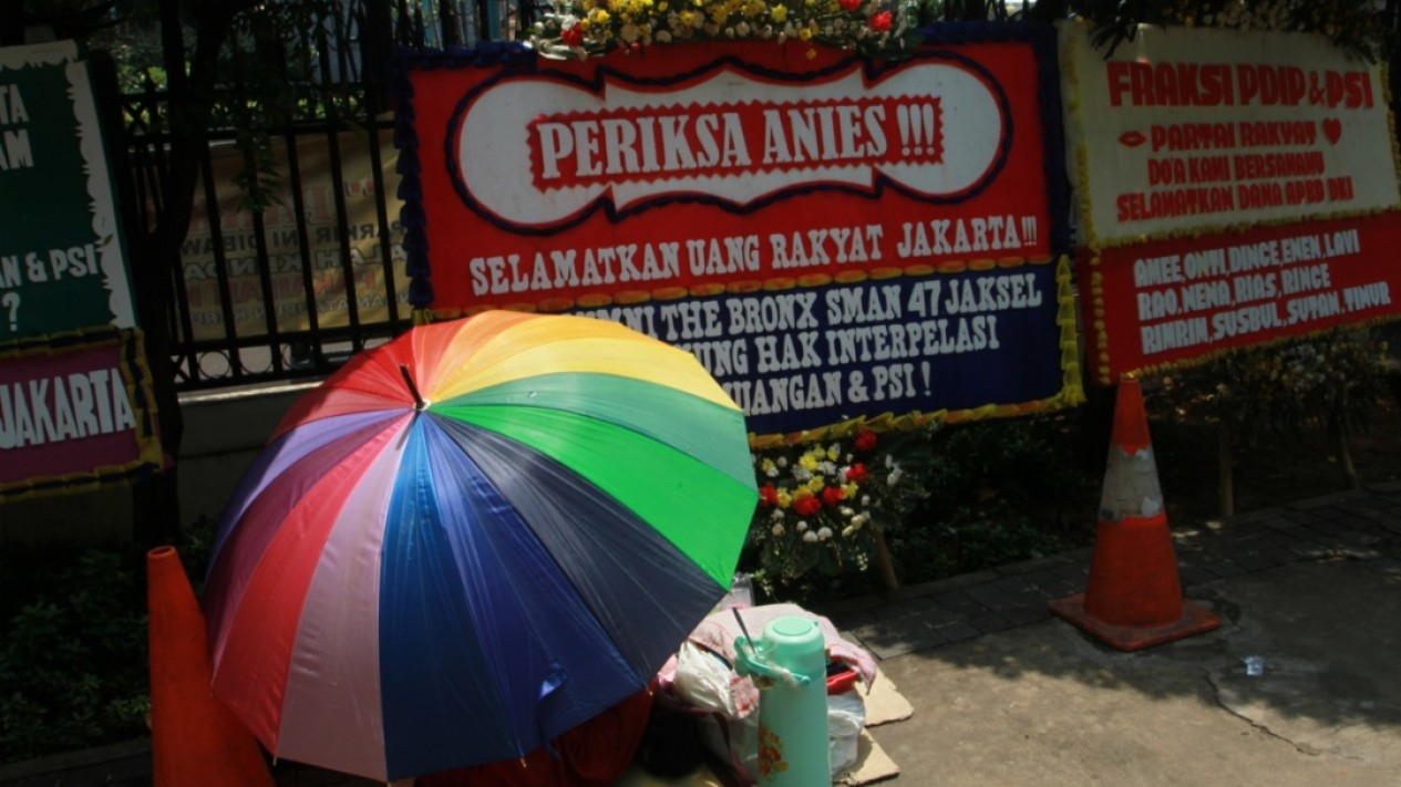 Karangan Bunga Interpelasi Anies Baswedan
