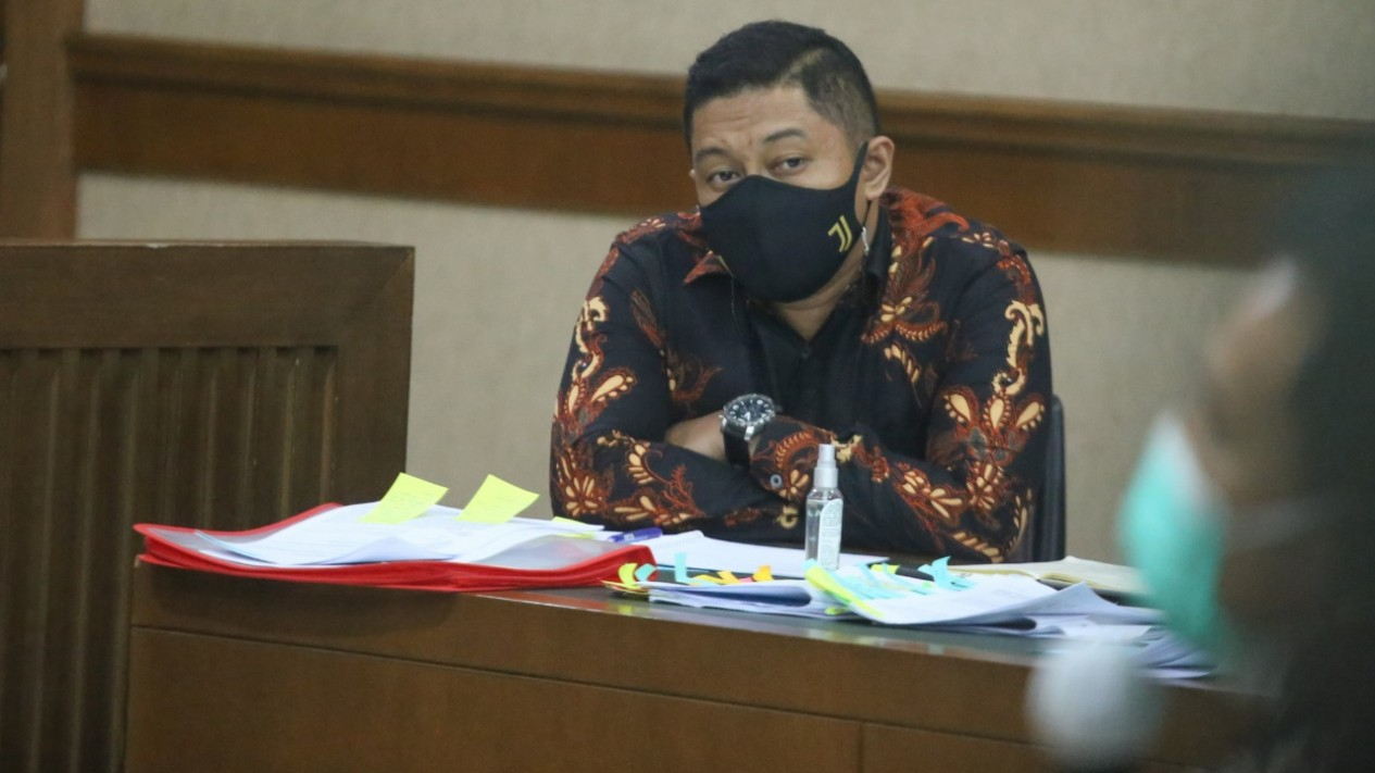 Azis Syamsuddin Bersaksi Disidang AKP Robin dan Maskur