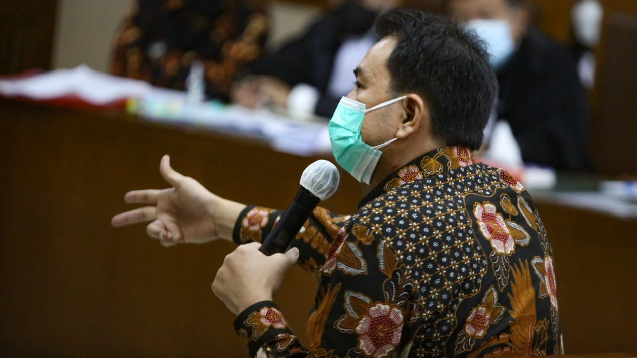 Azis Syamsuddin Bersaksi Disidang AKP Robin dan Maskur