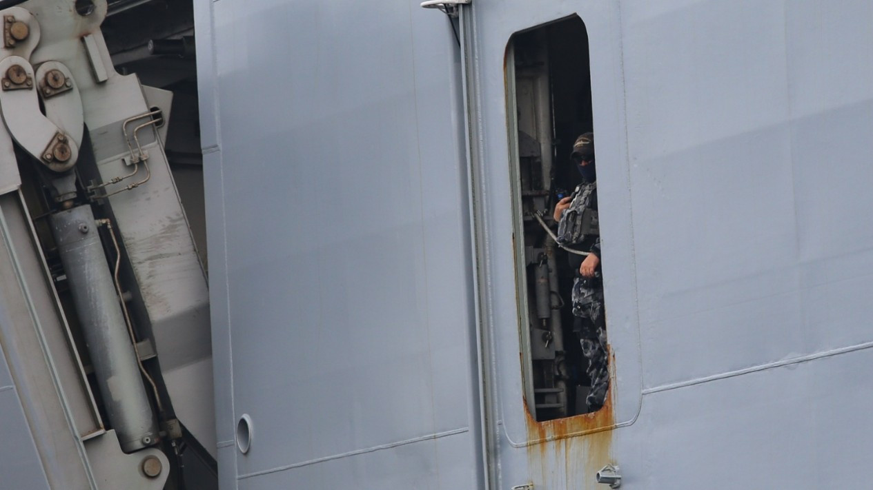 Kapal Induk AL Australia HMAS Canberra Masuk Jakarta