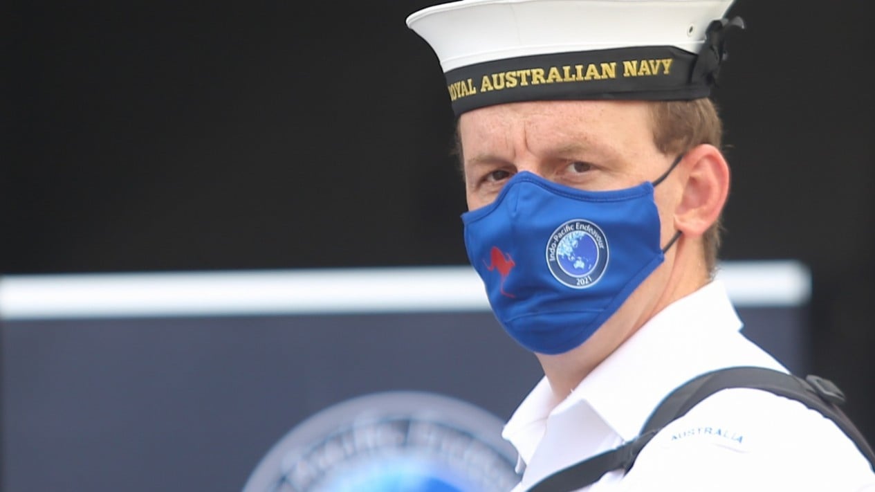 Kapal Induk AL Australia HMAS Canberra Masuk Jakarta