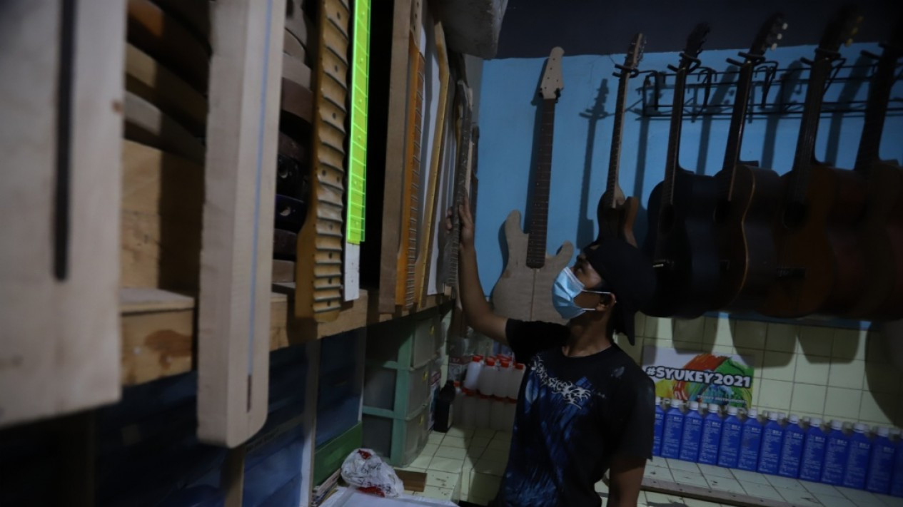 Produksi UMKM Gitar Listrik Mulai Bangkit