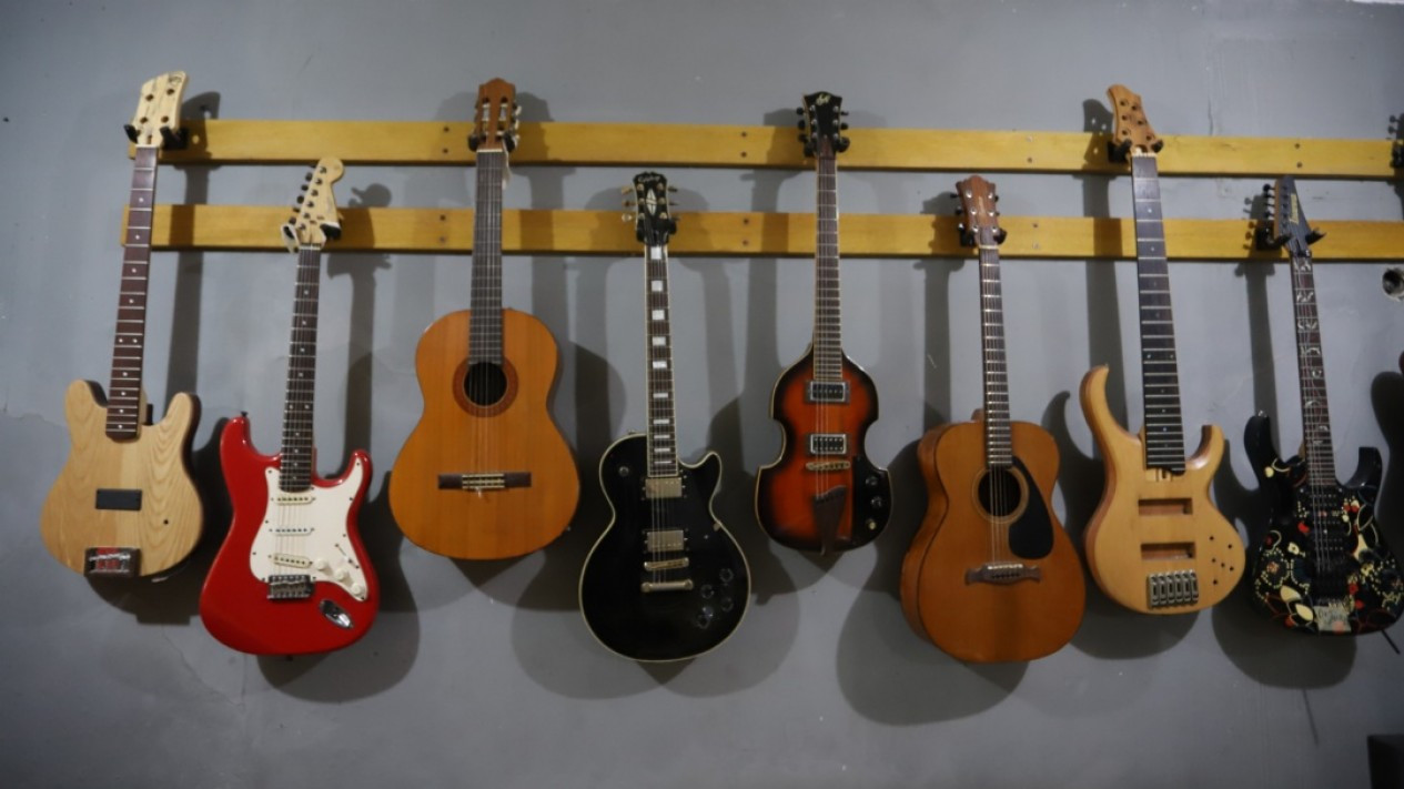 Produksi UMKM Gitar Listrik Mulai Bangkit