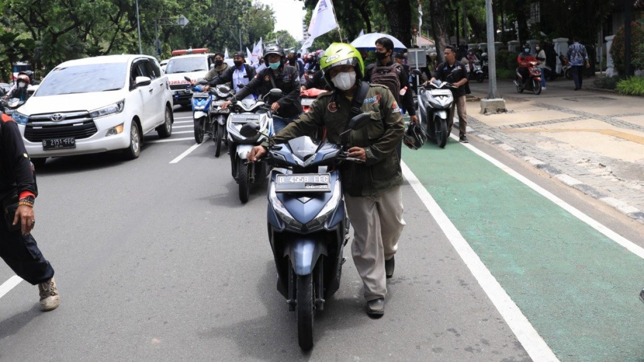 Demo Buruh Tuntut Kenaikan UMP