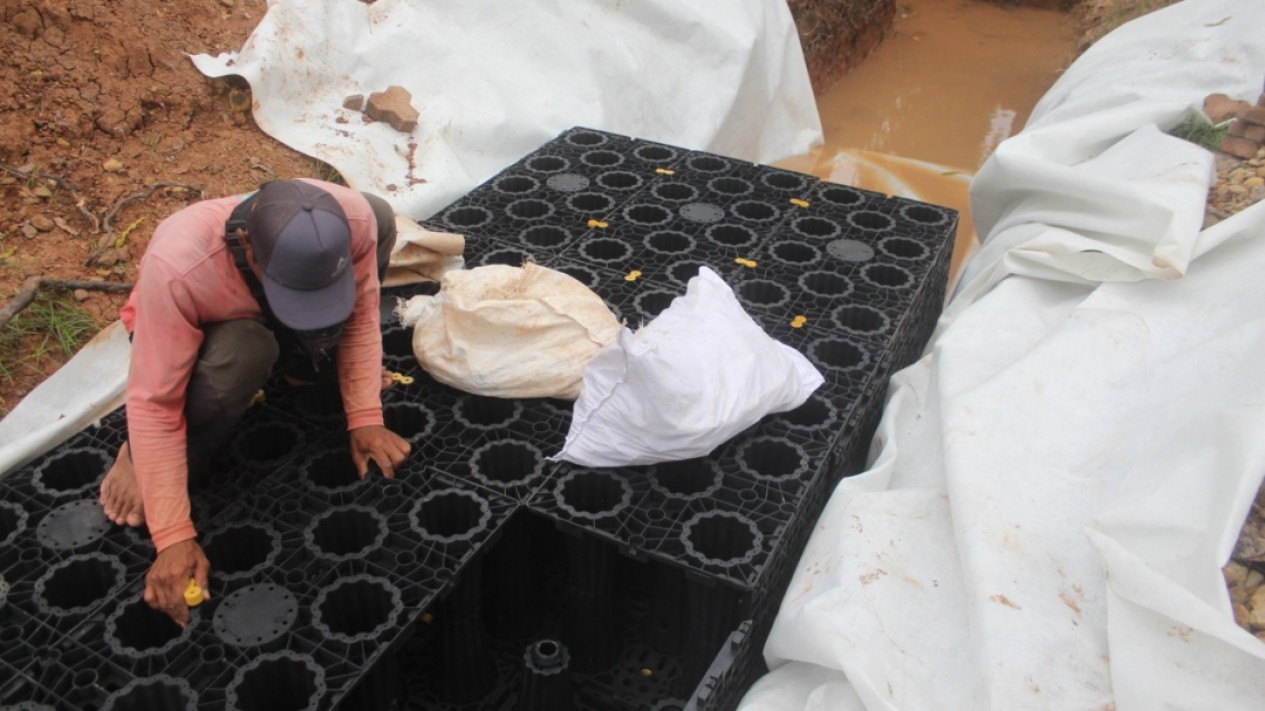 Pemasangan Modular Sumur Resapan Cegah Banjir