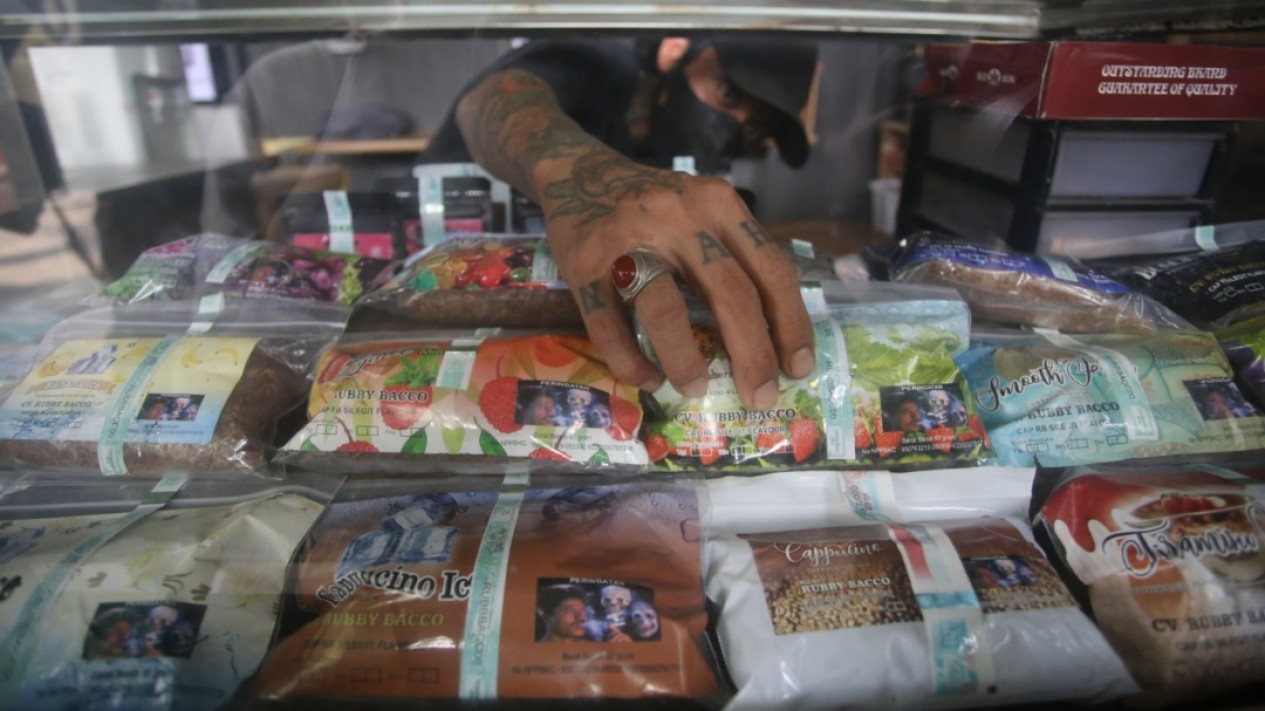 Cukai Rokok Naik, Tembakau Jadi Primadona Baru Bagi Perokok - Vlix.id
