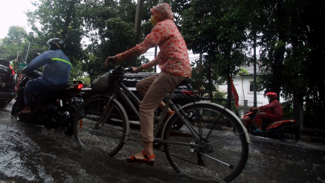 Jakarta Hujan Beberapa Titik Jalan Tergenang Air