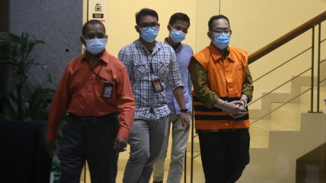 Hakim PN Surabaya Pakai Baju Tahanan KPK
