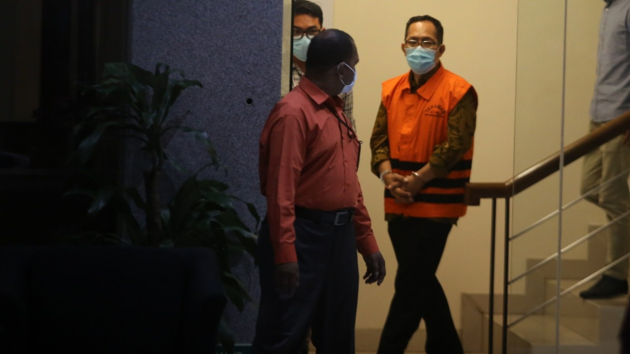 Hakim PN Surabaya Pakai Baju Tahanan KPK