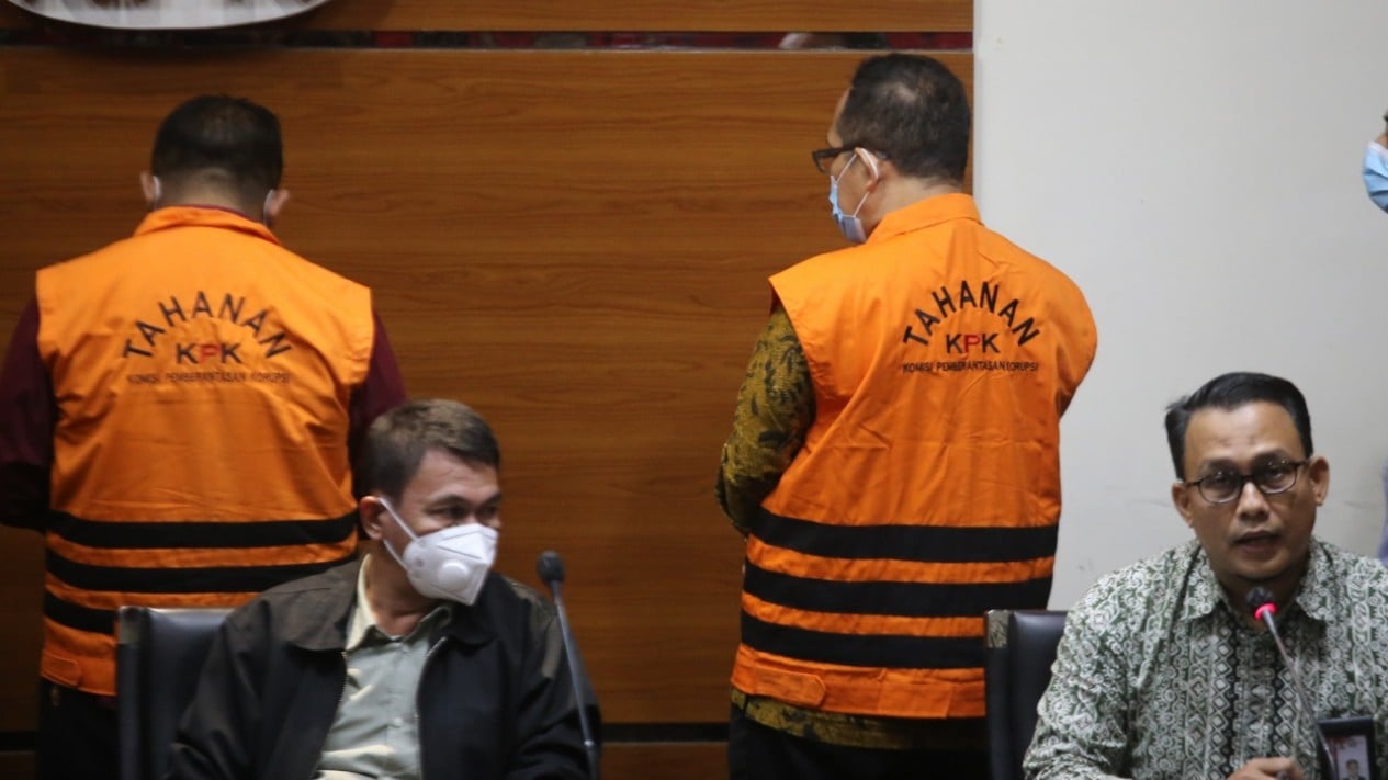 Hakim PN Surabaya Pakai Baju Tahanan KPK