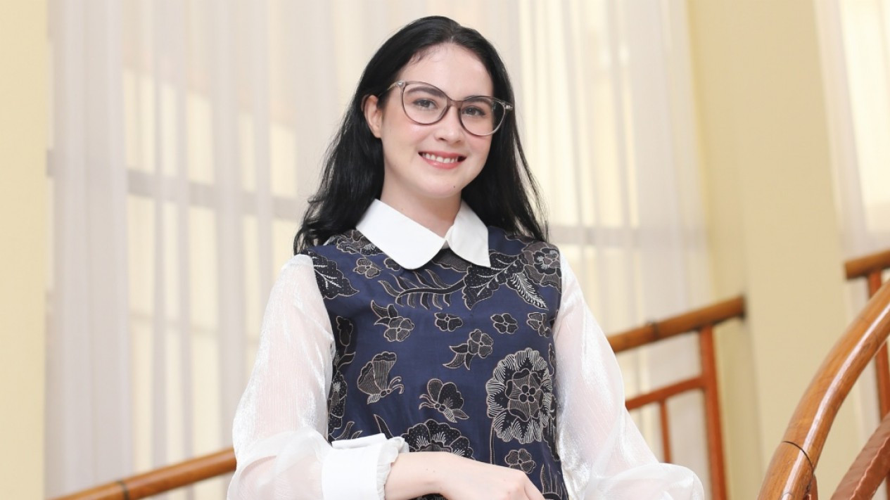 Potret Kemesraan Wagub Jatim Emil Dardak dan Arumi Bachsin