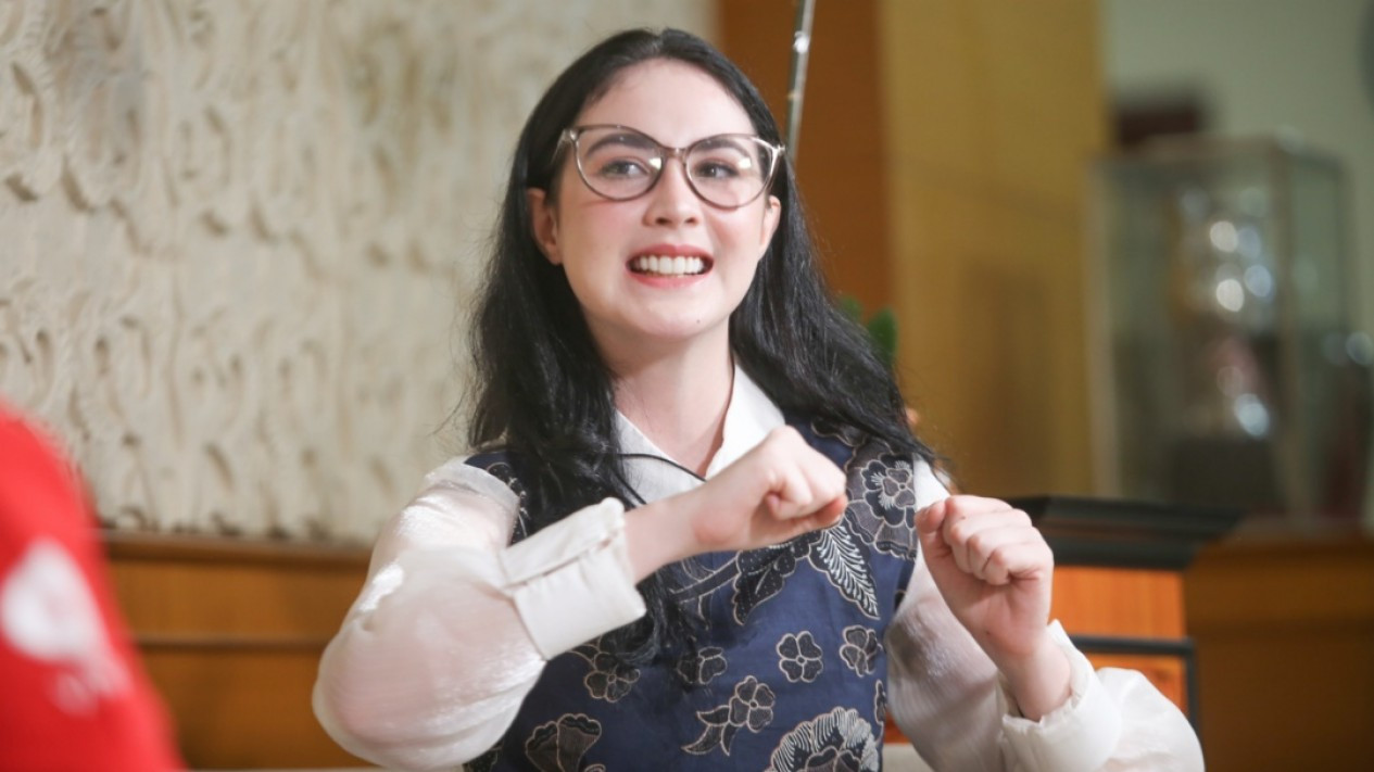 Potret Kemesraan Wagub Jatim Emil Dardak dan Arumi Bachsin