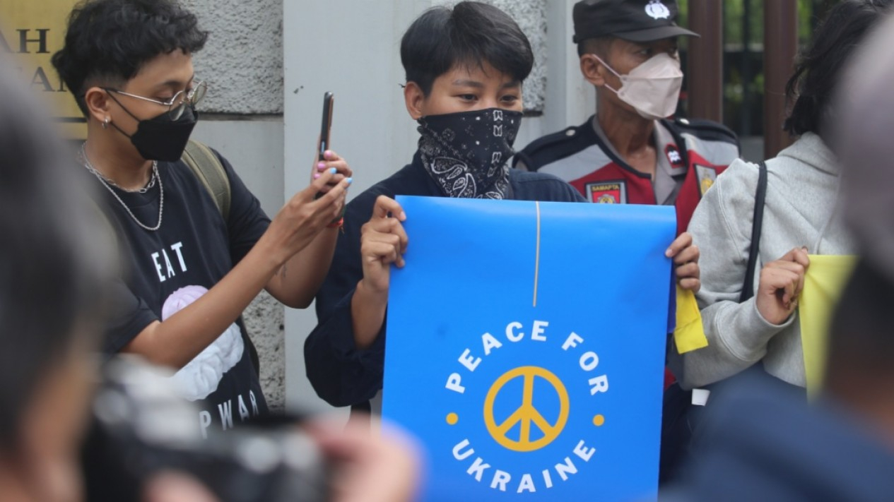 Demo "STOP" Perang Rusia Ukraina di Kedubes Rusia