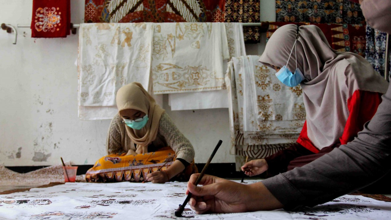 Produksi Batik Tulis Cetak Khas Depok