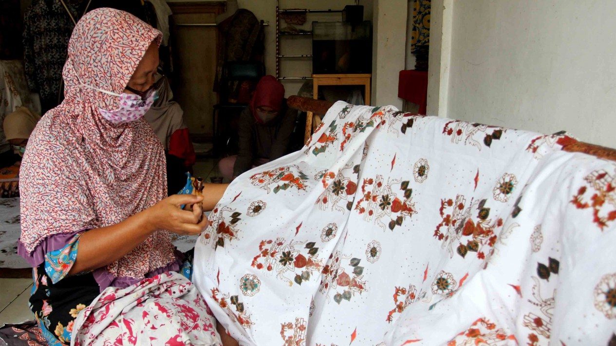 Produksi Batik Tulis Cetak Khas Depok