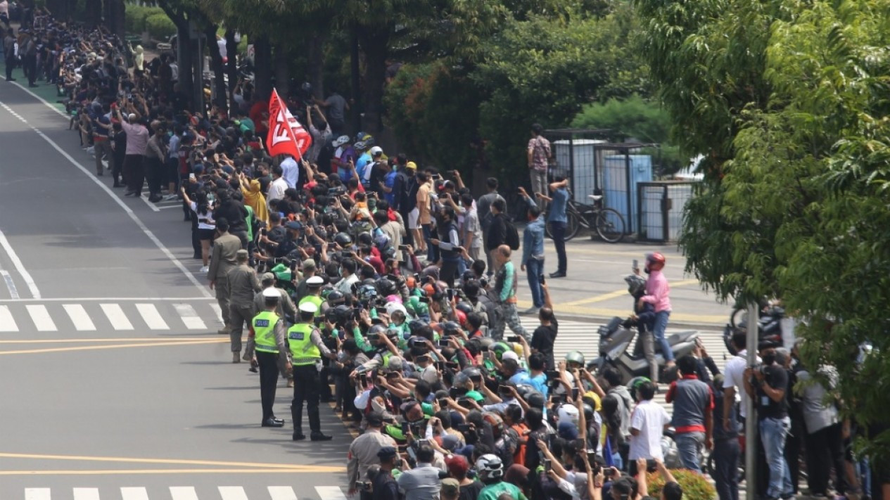 Antusias Warga Jakarta Nonton Pembalap Motogp GP di Jalanan
