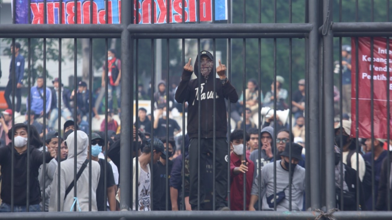 Demo Mahasiswa di DPR Ricuh, Polisi Tembakkan Gas Air Mata