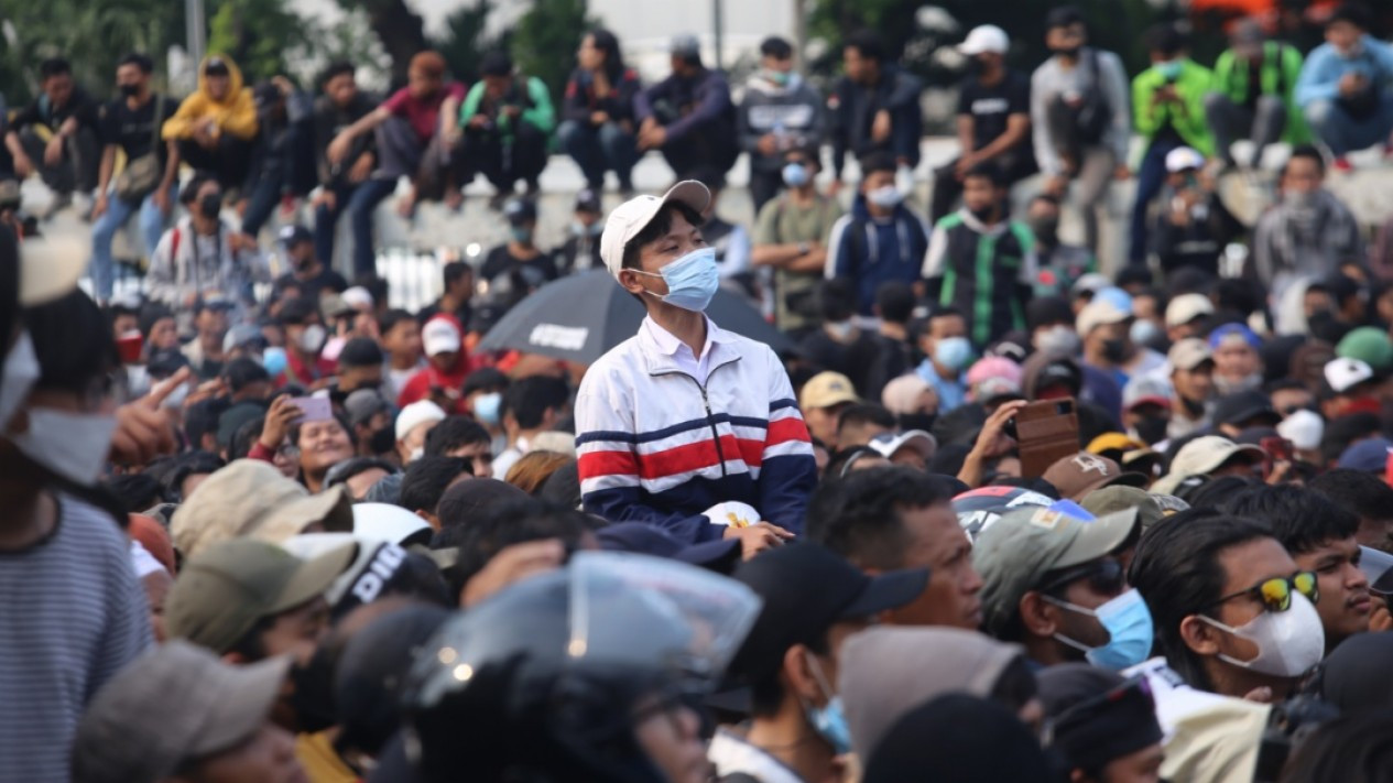 Demo Mahasiswa di DPR Ricuh, Polisi Tembakkan Gas Air Mata