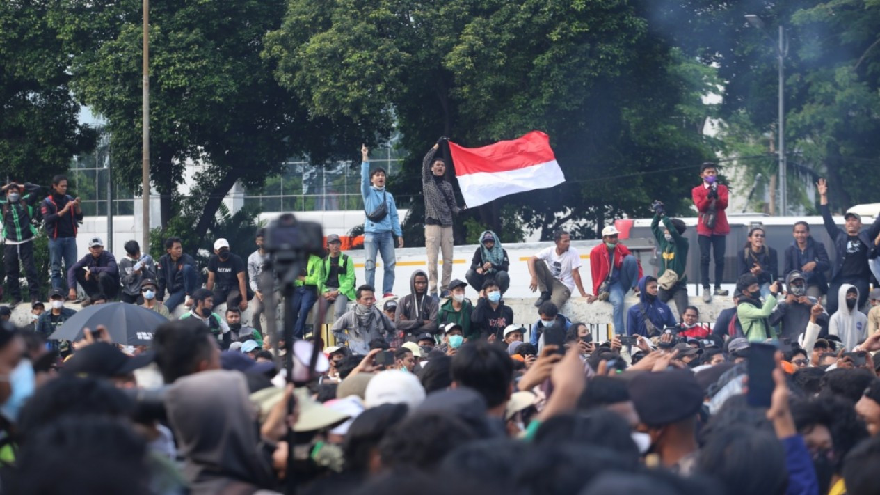 Demo Mahasiswa di DPR Ricuh, Polisi Tembakkan Gas Air Mata
