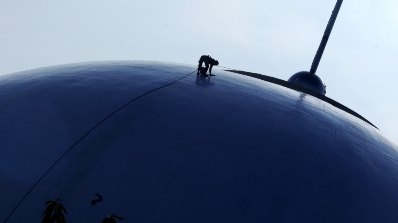 Pembersihan Kubah Masjid Istiqlal Saat Ramadhan