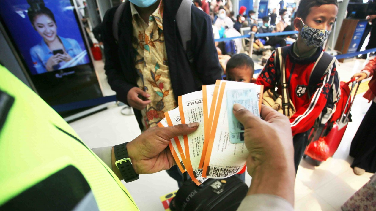 Mudik Lebaran 2022 di Stasiun Pasar Senen Jakarta