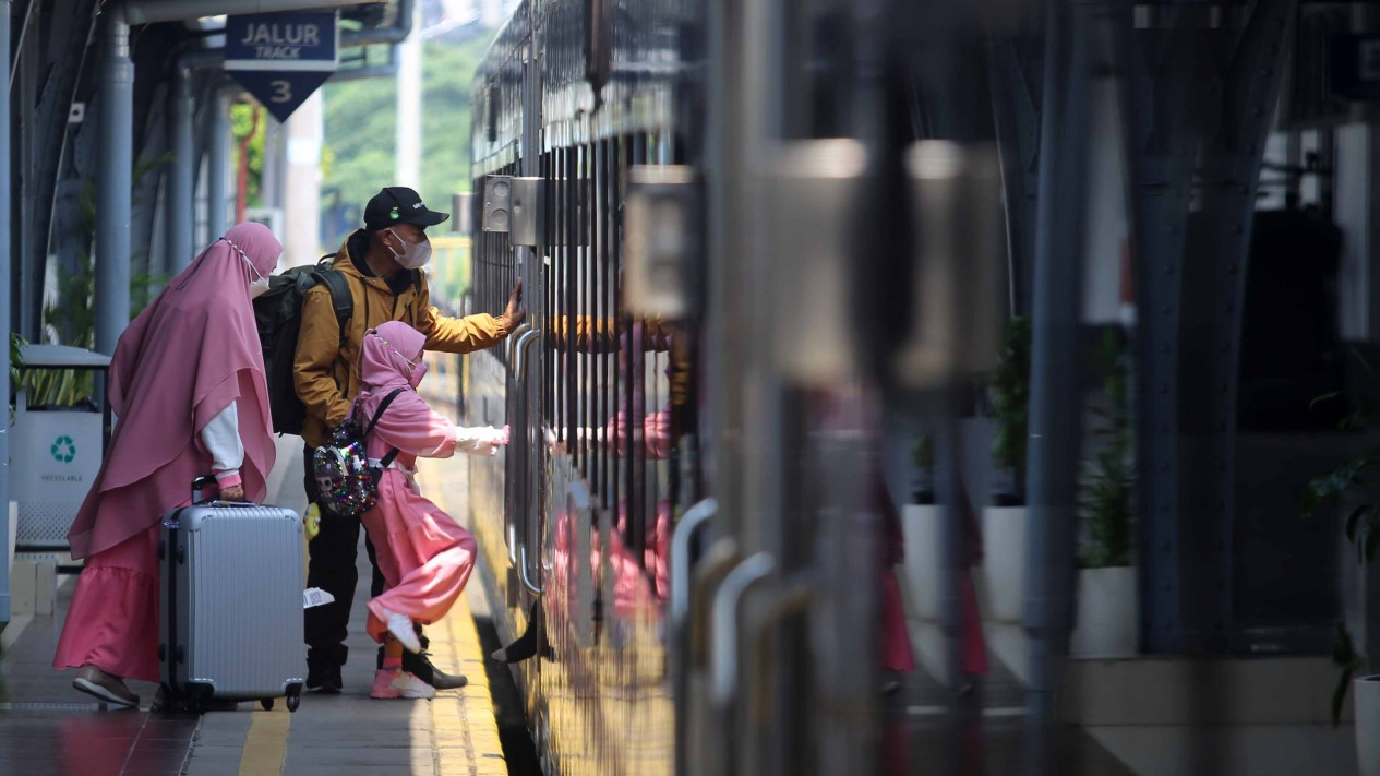 Mudik Lebaran 2022 di Stasiun Pasar Senen Jakarta