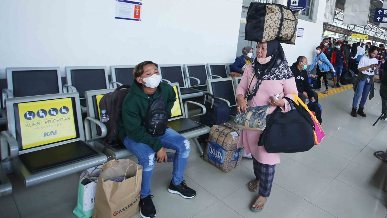 Mudik Lebaran 2022 di Stasiun Pasar Senen Jakarta