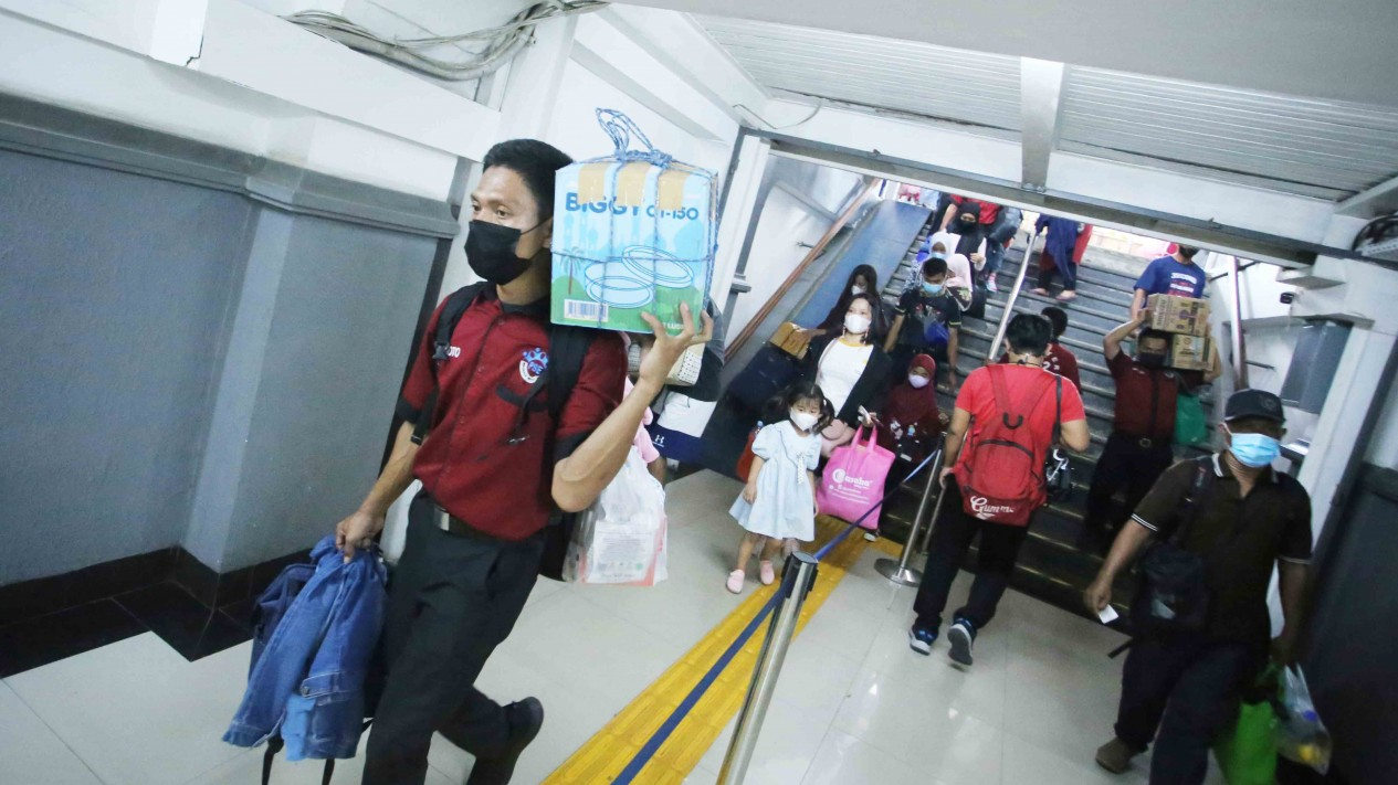 Mudik Lebaran 2022 di Stasiun Pasar Senen Jakarta