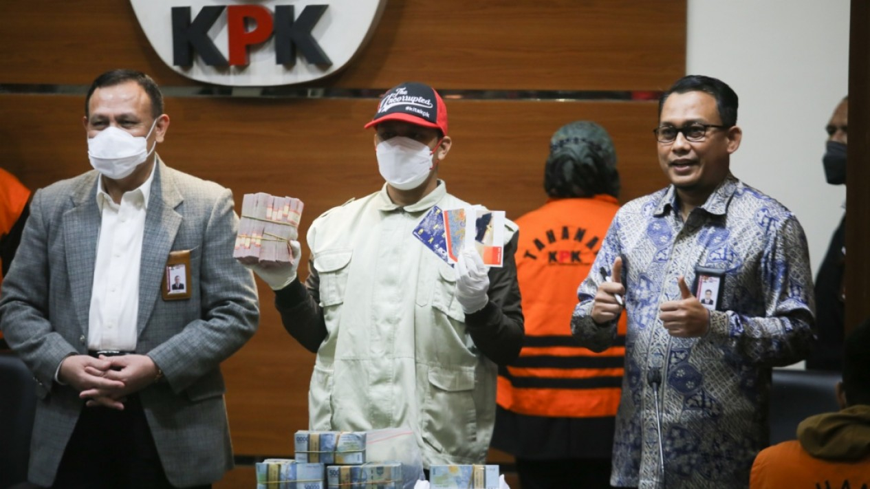 Barang Bukti OTT Bupati Bogor Ade Yasin