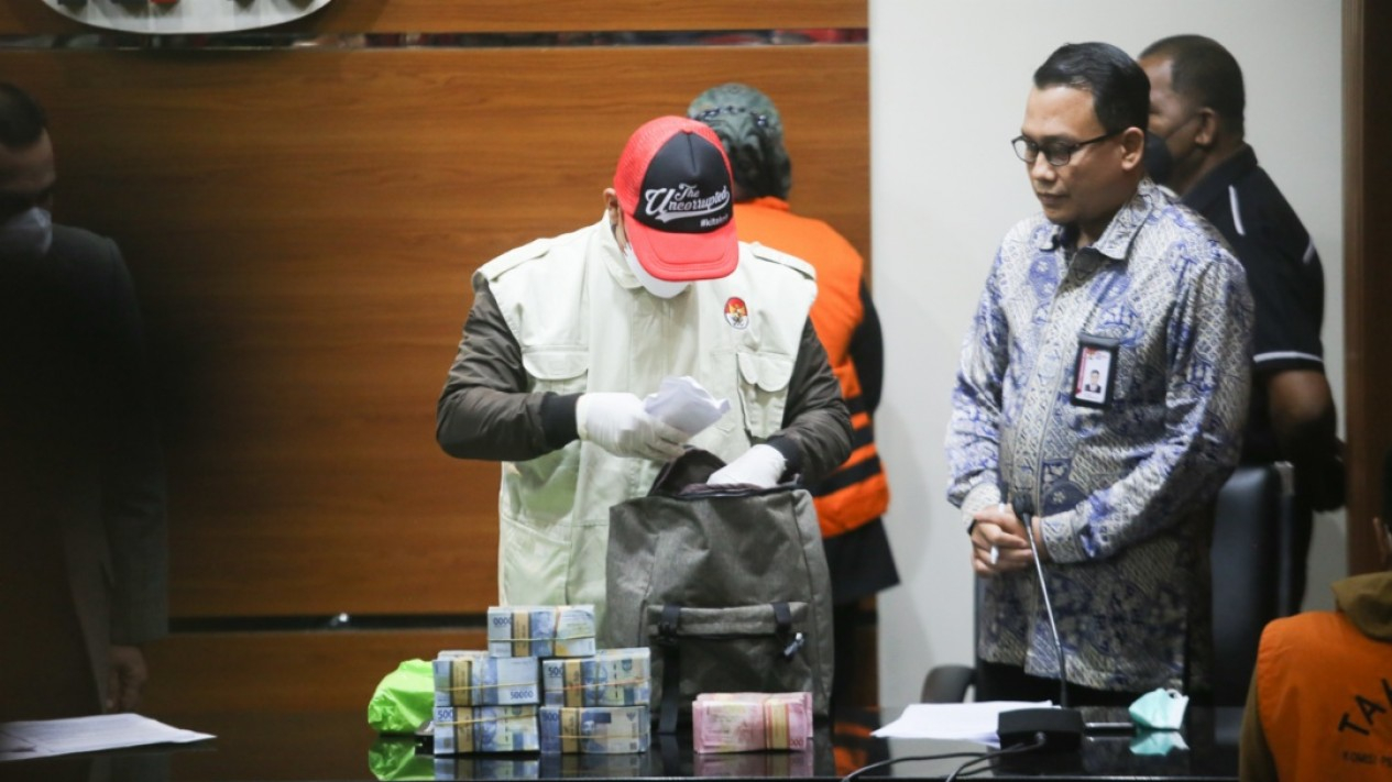 Barang Bukti OTT Bupati Bogor Ade Yasin