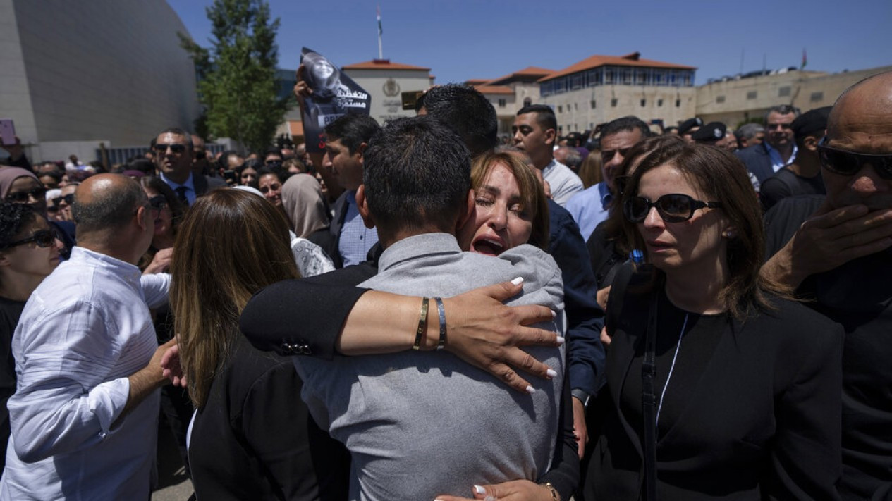 Pemakaman Jurnalis Korban Penembakan Israel