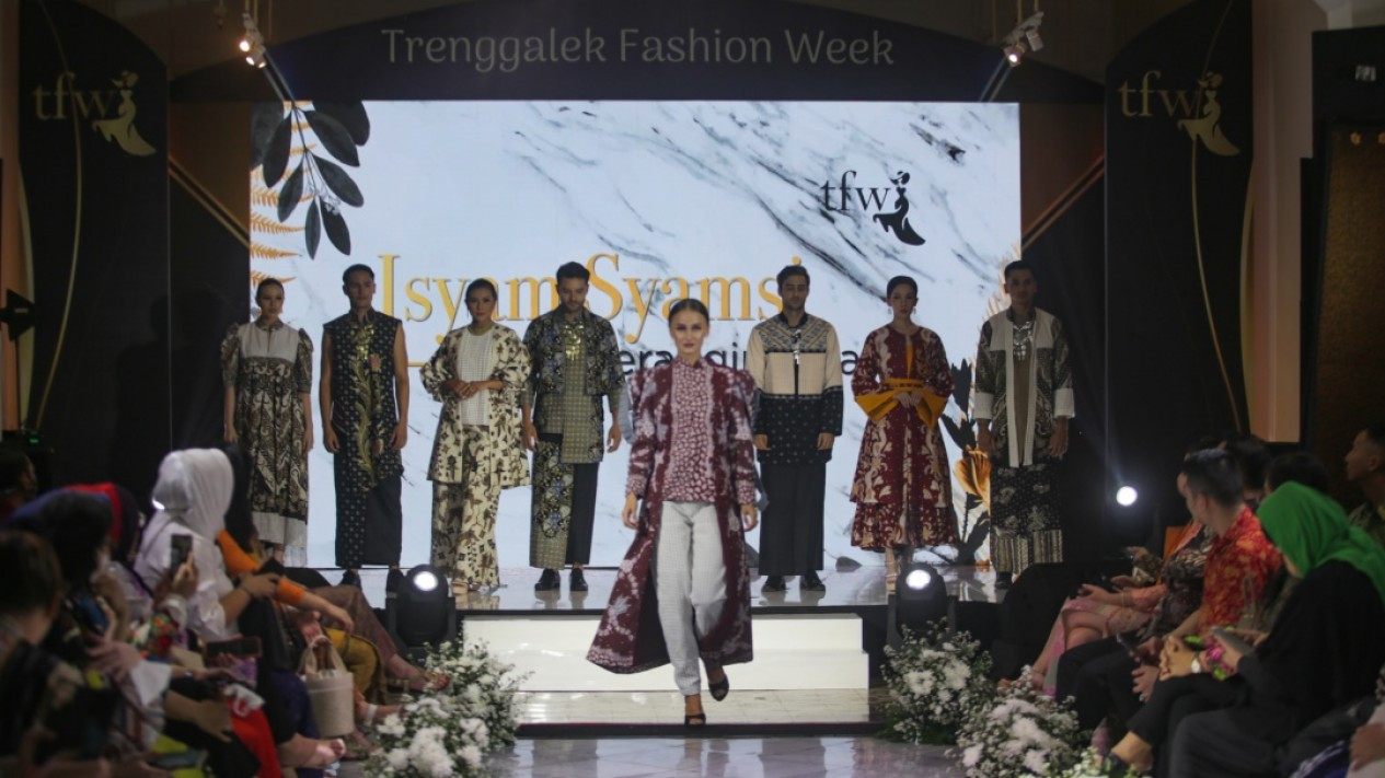 Peragaan Busana Merayu Trenggalek Fashion Day 2022