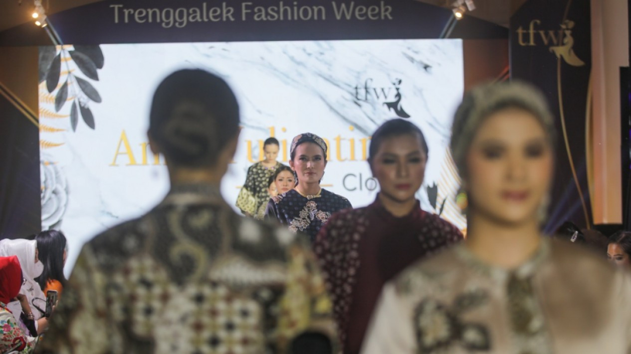 Peragaan Busana Merayu Trenggalek Fashion Day 2022