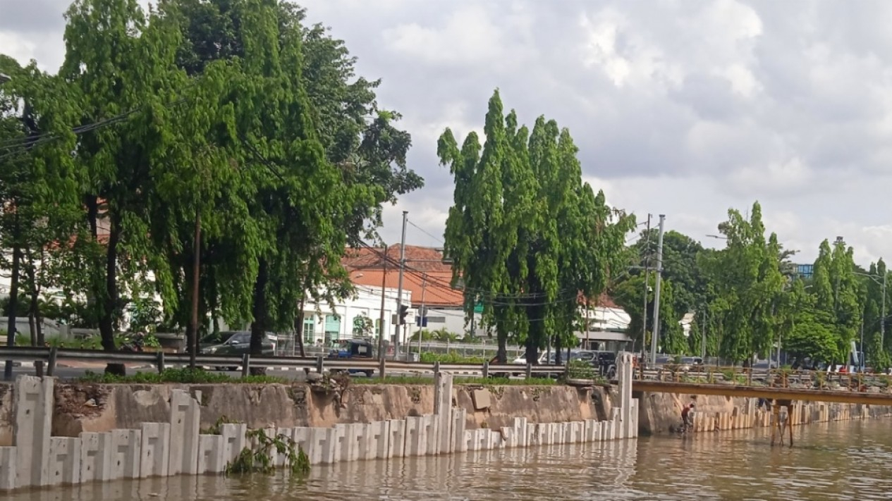 Pembangunan Turap Penahan Banjir di Sungai Pasar Baru