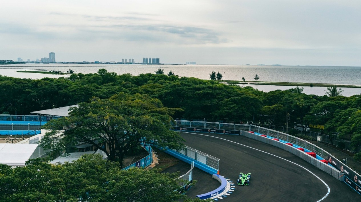 Para Pembalap Jajal Sirkuit Formula E