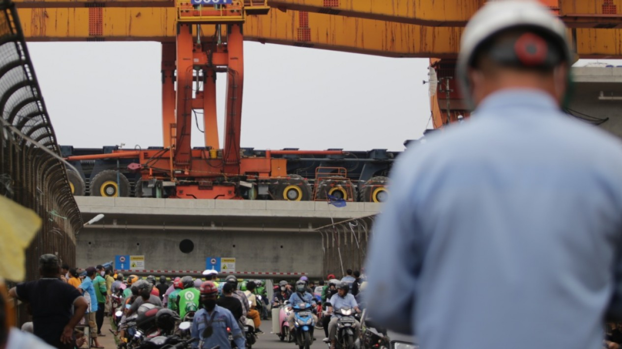 Bukan Ambles, Tapi Jalur Kereta Cepat Yang Ganggu Jembatan
