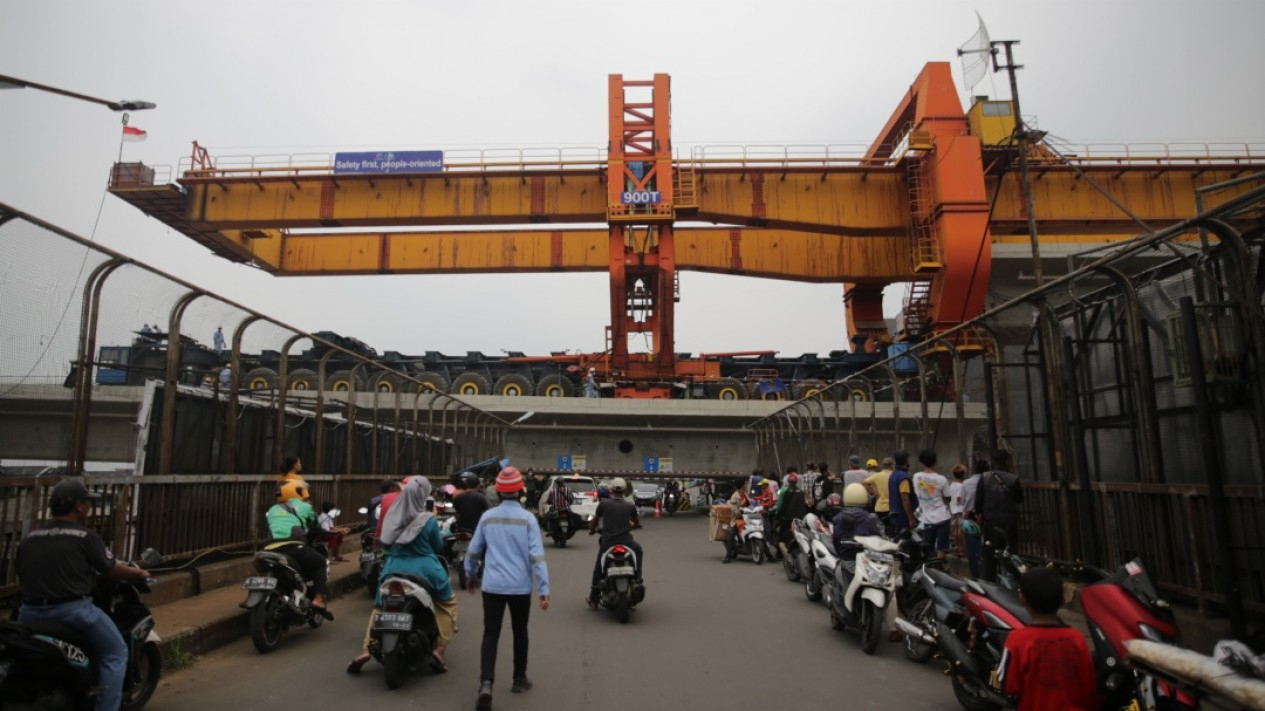 Bukan Ambles, Tapi Jalur Kereta Cepat Yang Ganggu Jembatan