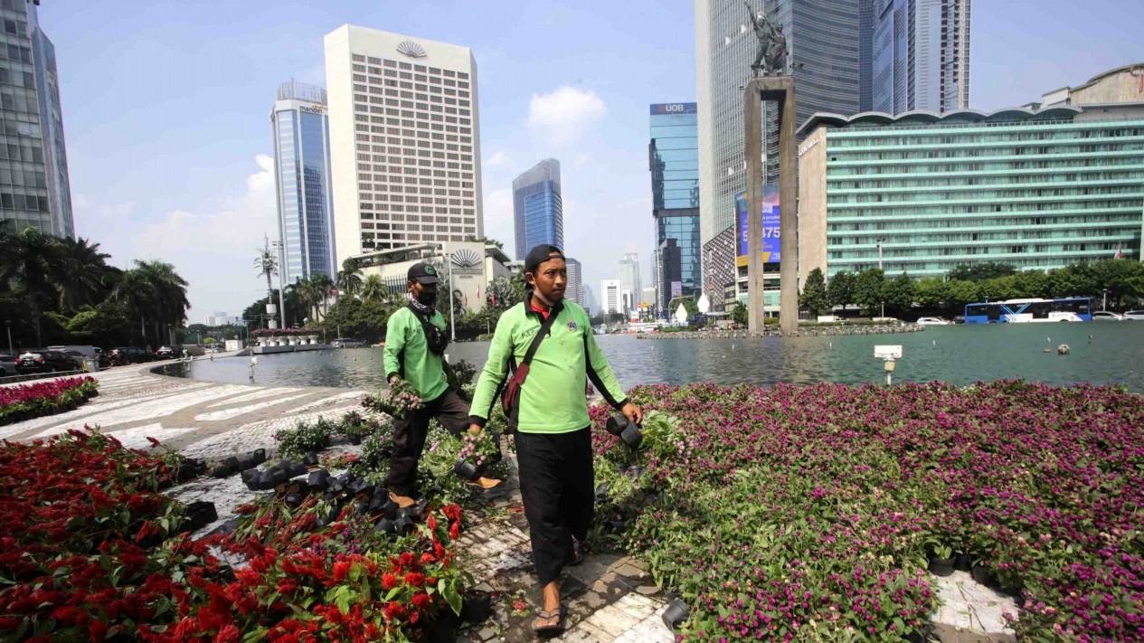 Tertata Rapi, Bunderan HI Penuh Bunga Sambut HUT Jakarta 495