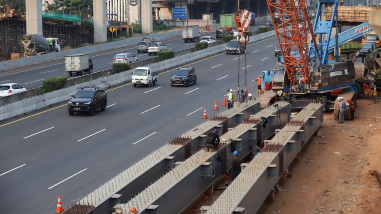 Pengalihan Arus Lalin Tol Japek Imbas Pemasangan Girder KCI