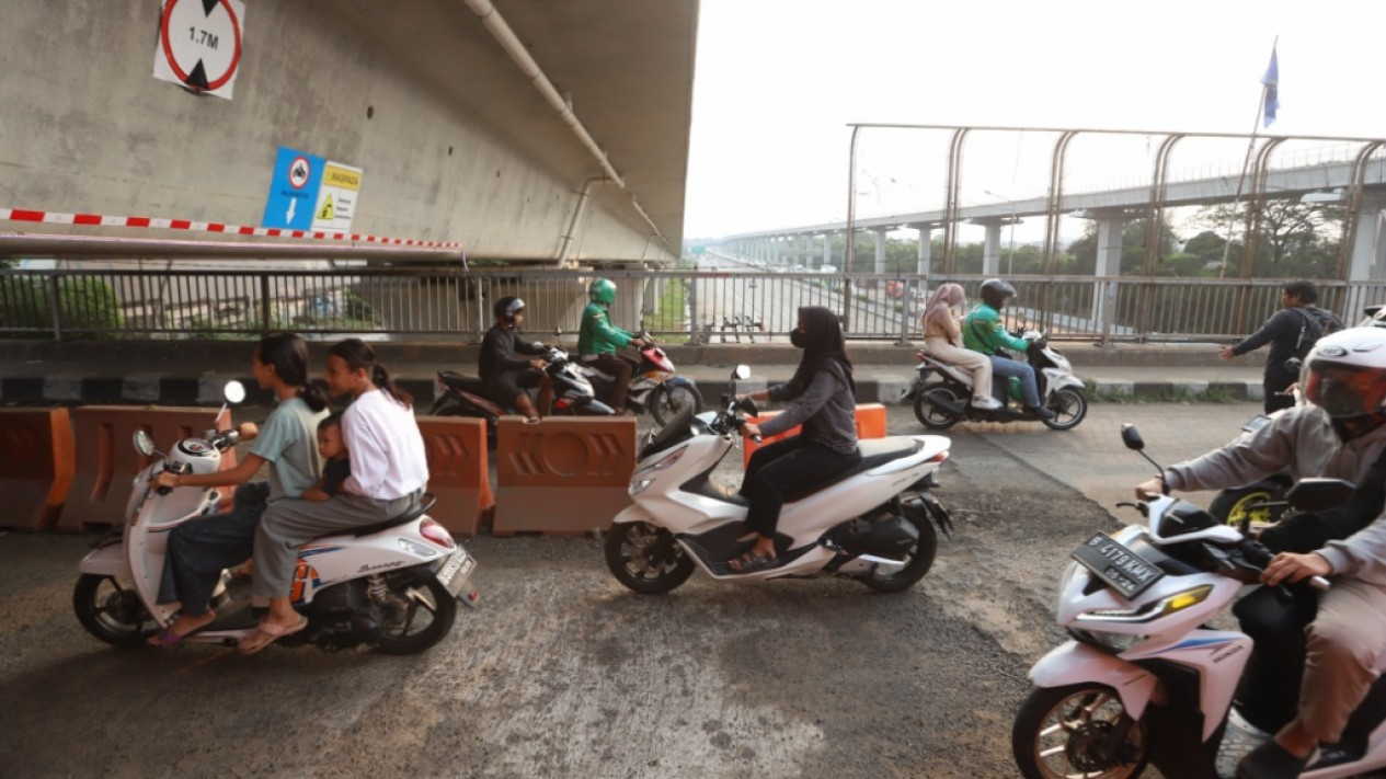 Pengalihan Arus Lalin Tol Japek Imbas Pemasangan Girder KCI